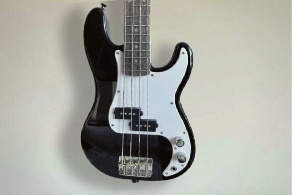 Fender Mini Precision Bass​ kid bass guitar - TrueMusicHelper tested guitar