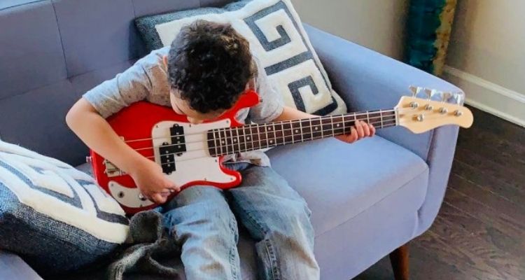 Guitar size for kids - Bass guitar